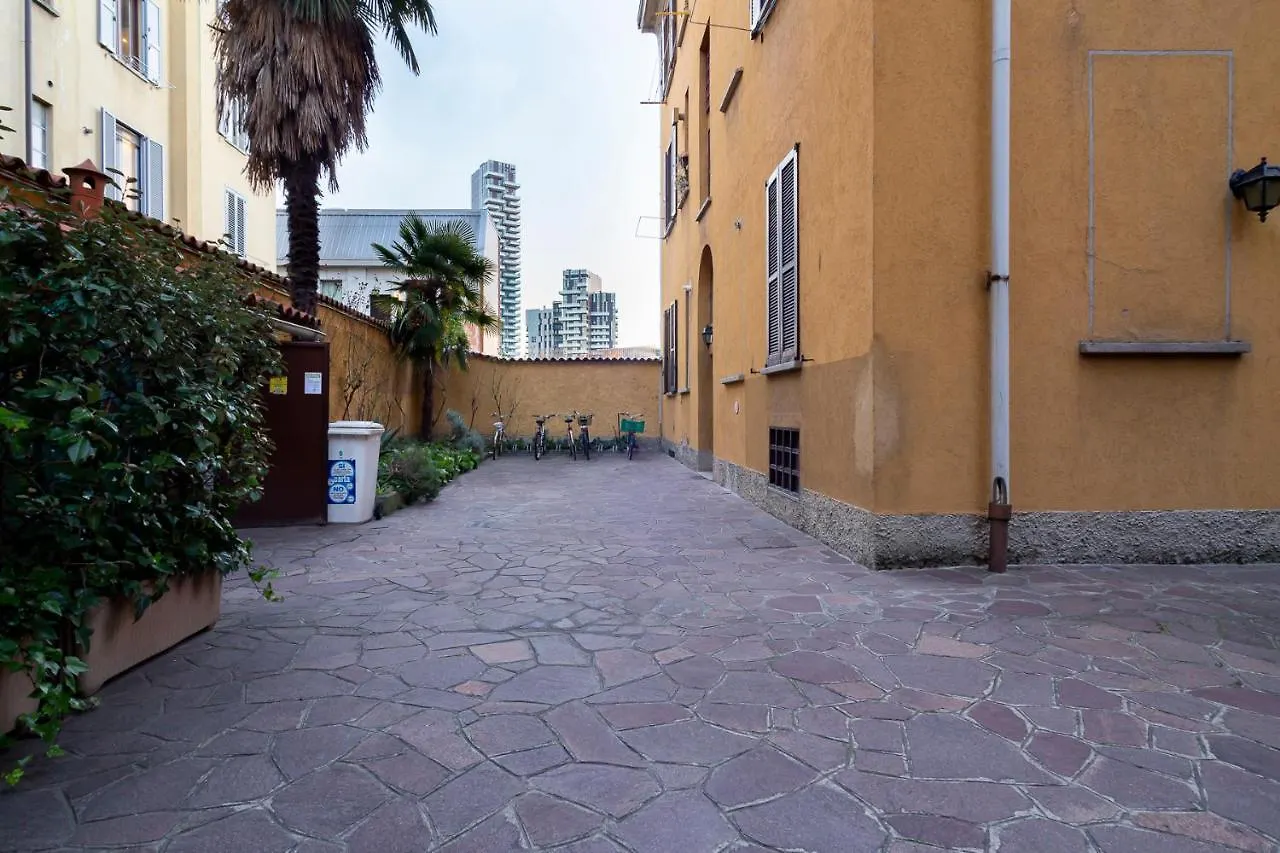 Flat In Isola De Castillia 22 Milan Apartment