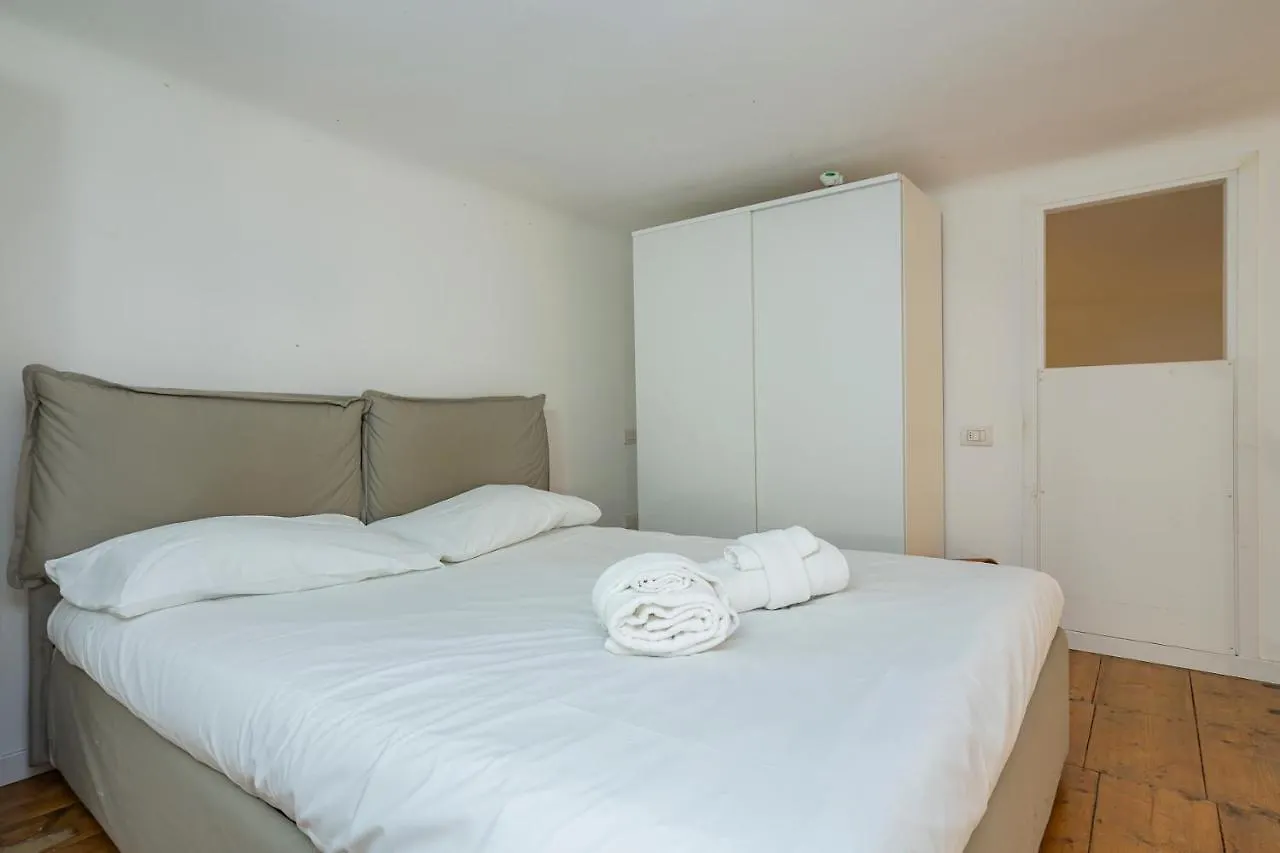 Flat In Isola De Castillia 22 ميلان إيطاليا