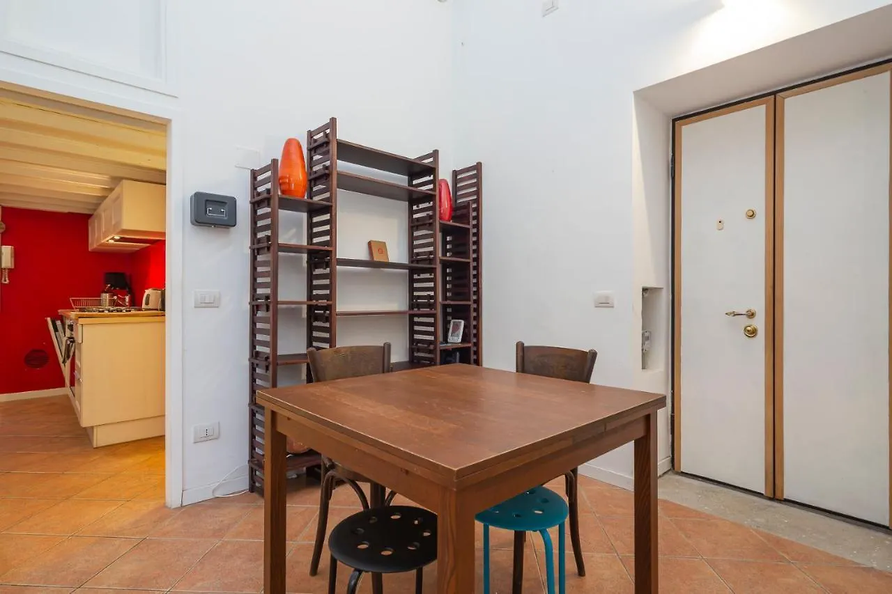 Flat In Isola De Castillia 22 Milan